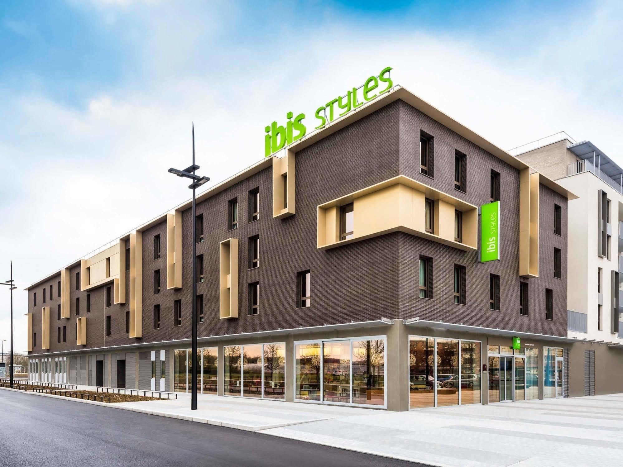 Ibis Styles Guyancourt Versailles Exterior photo