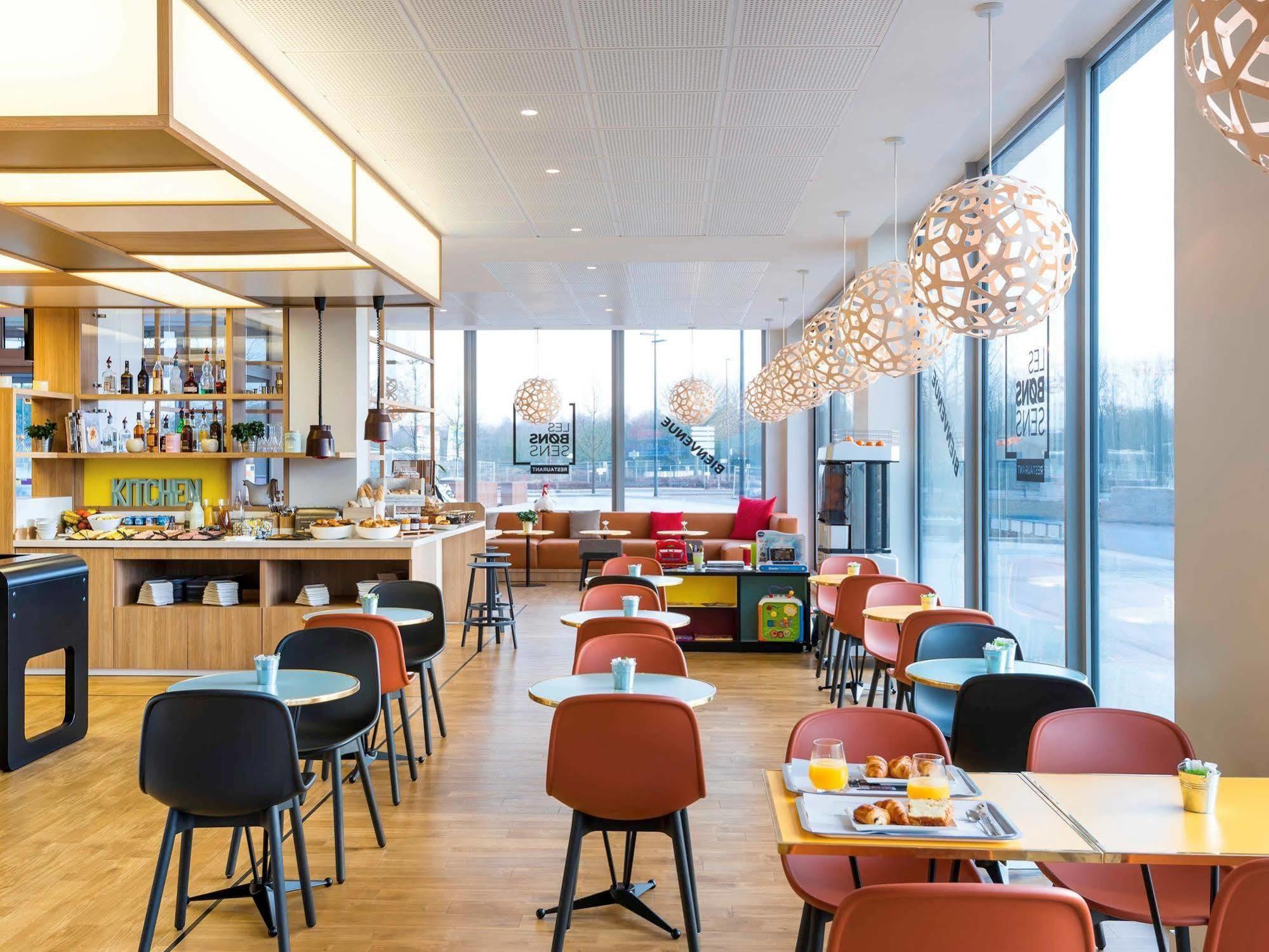 Ibis Styles Guyancourt Versailles Exterior photo