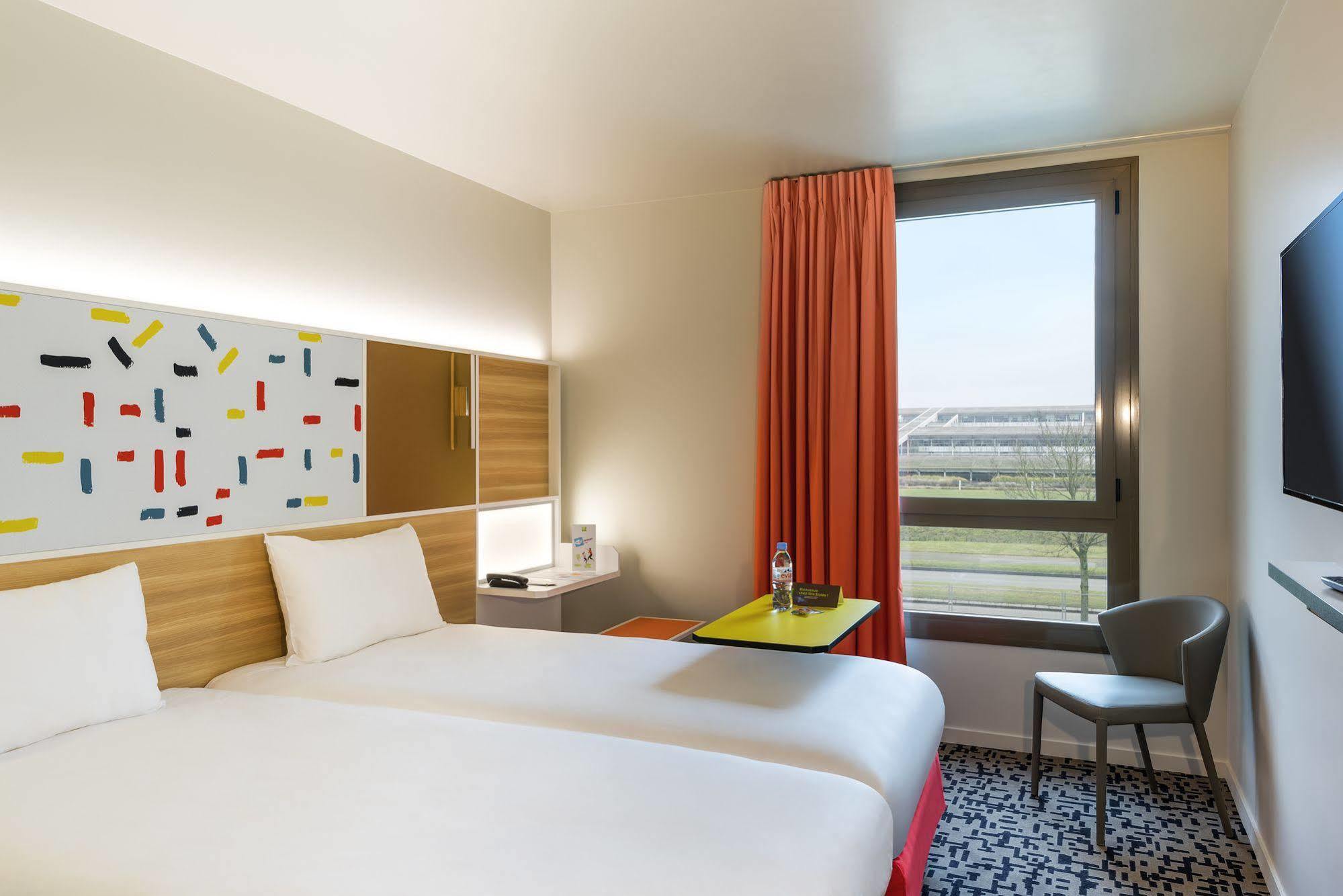 Ibis Styles Guyancourt Versailles Exterior photo