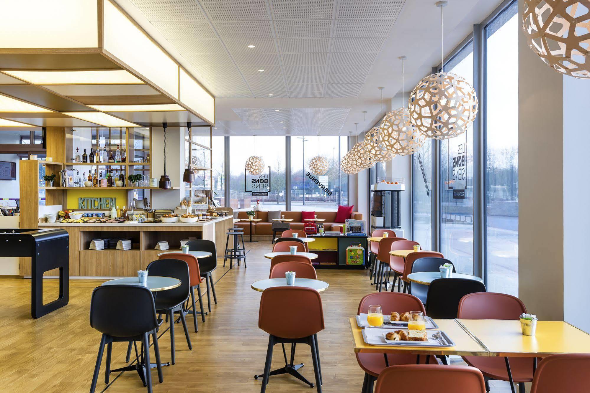 Ibis Styles Guyancourt Versailles Exterior photo